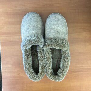 Skechers Cozy Campfire tan slippers women's size 8.5
